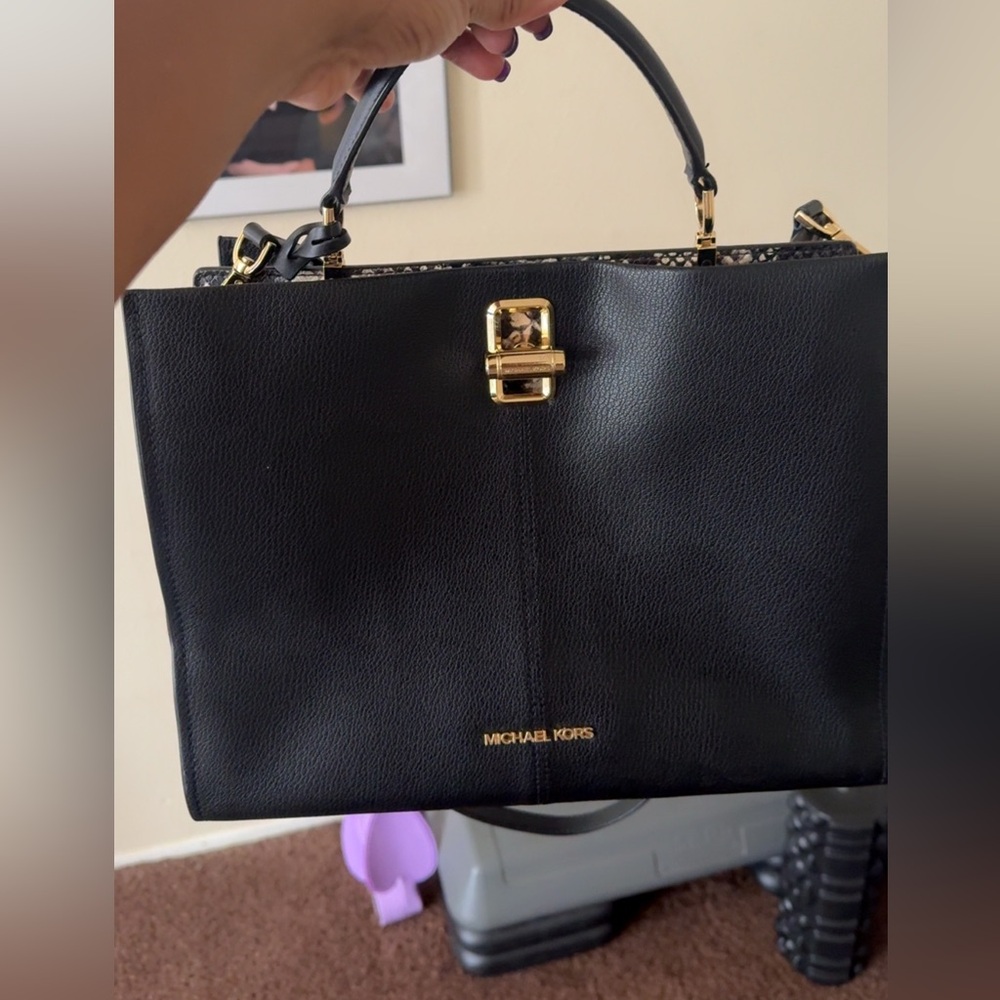Michael Kors Black & Gold Penelope Large Leather Satchel - Picture 4 of 10